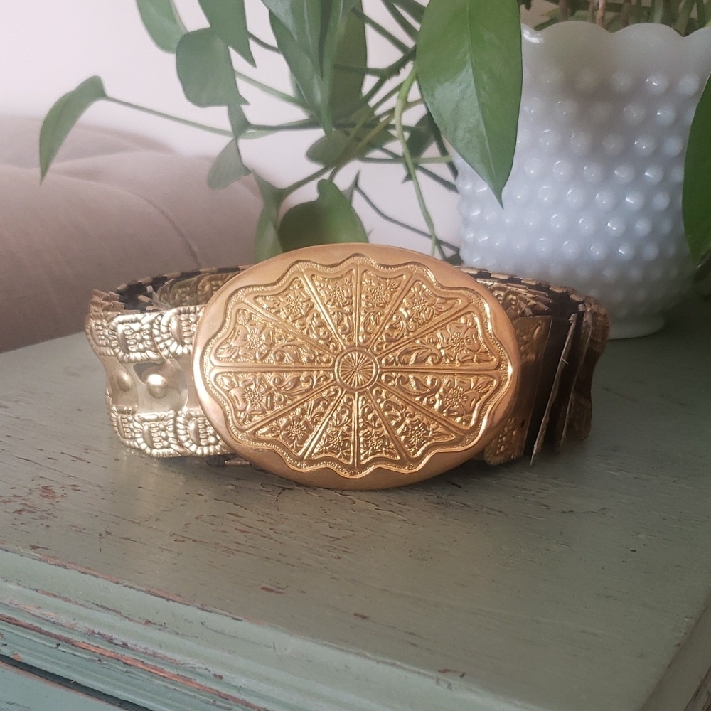Vintage 80s Gold Floral Western Accordian Chain Stretch Belt